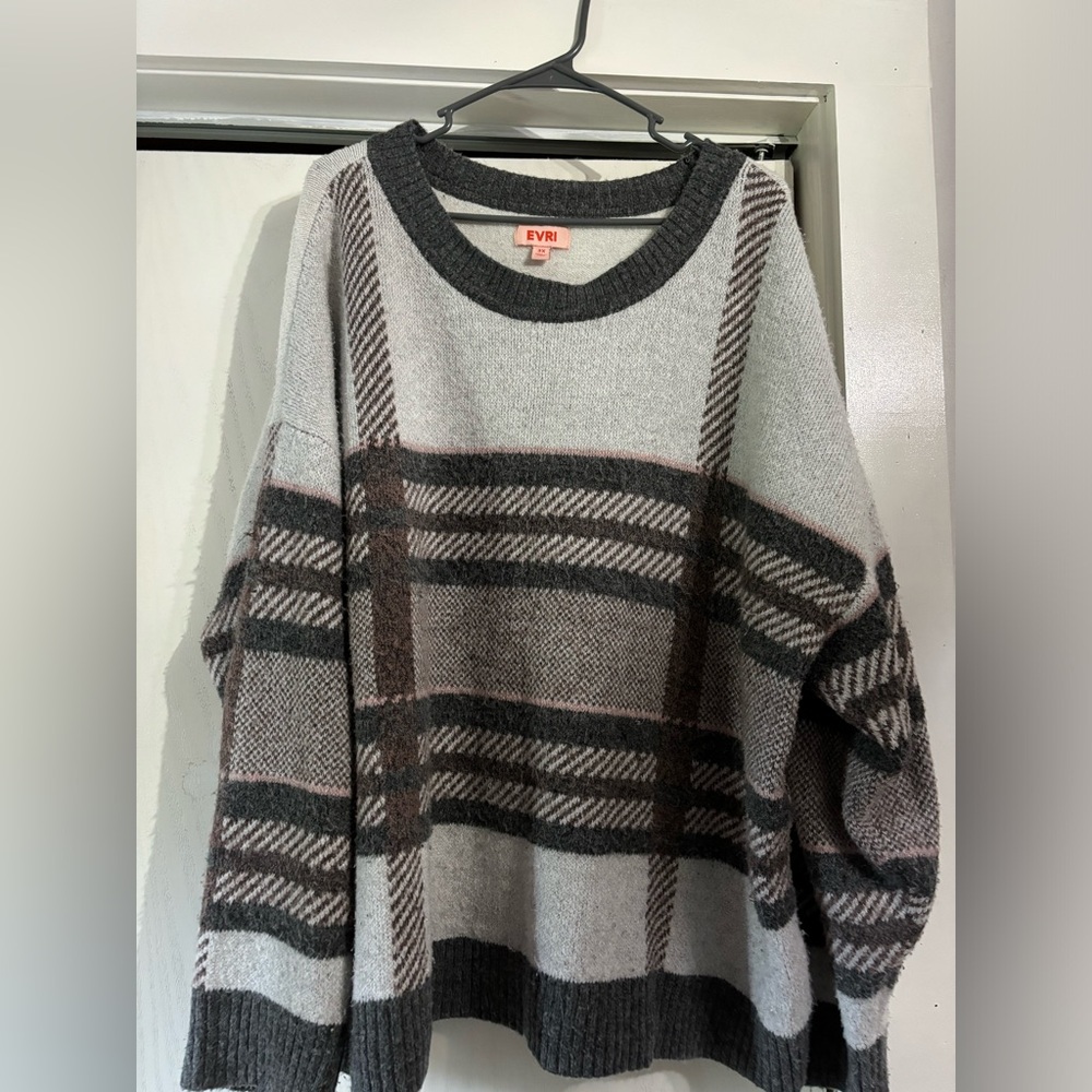 EVRI 3X sweater. Super warm sweater for winter. GUC. SF/dog friendly home.